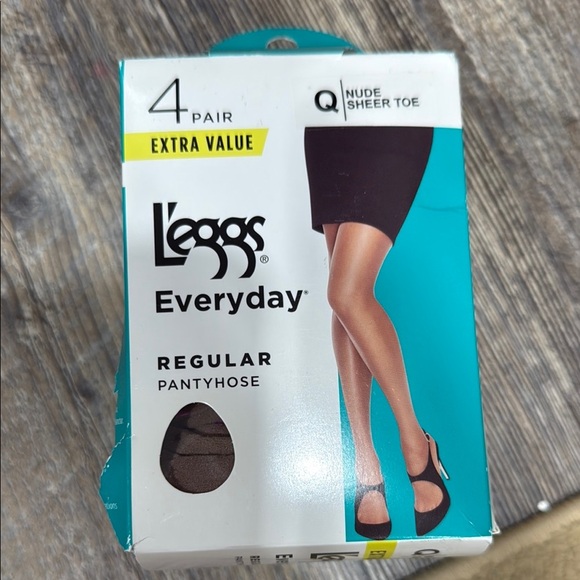 L'eggs Everyday Nude Pantyhose - 4 Pair Pack - Picture 1 of 4